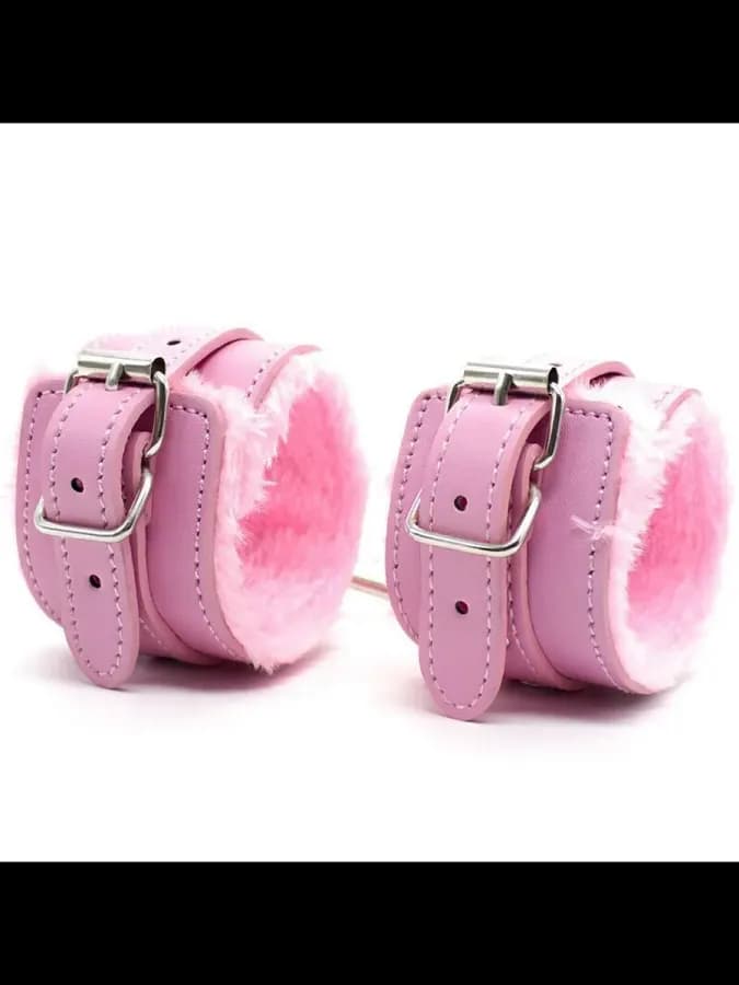 Наручники с мехом для Бдсм розовые