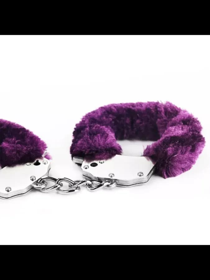 Металлические фиолетовые наручники с мехом Fetish Handcuffs — фото 2